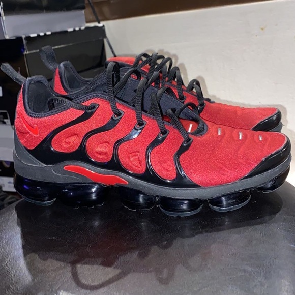 Air Vapormax ‘University Red’ - Picture 2 of 5